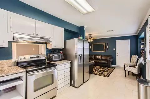 2401 Raspberry Ln, Pasadena, TX 77502 photo 1