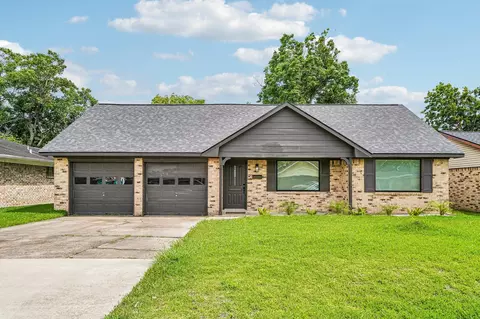 2801 Coy Dr, Deer Park, TX 77536