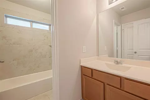 Bath - 3795 Lake Bend Shore Dr, Spring, TX 77386 photo 3 of 7
