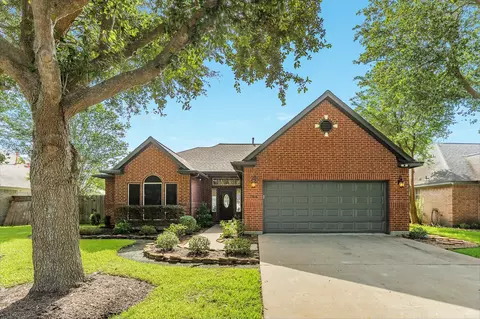 264 Lasso St, Angleton, TX 77515