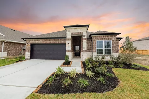 2035 Emerald Lake Trl, Dayton, TX 77535