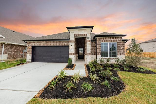 2035 Emerald Lake Trl, Dayton, TX 77535