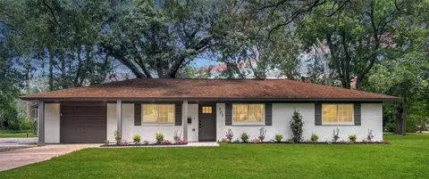701 Cannan Dr, Angleton, TX 77515