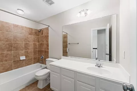 Bath - 1830 Katlyn Ln, Spring, TX 77386 photo 3 of 4