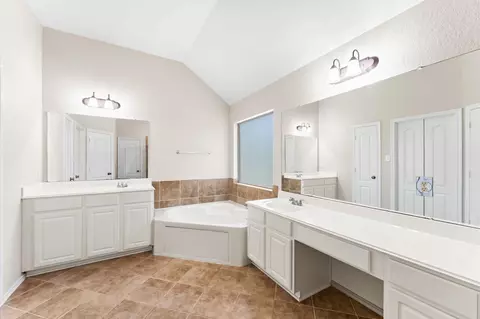 Bath - 1830 Katlyn Ln, Spring, TX 77386 photo 1 of 4