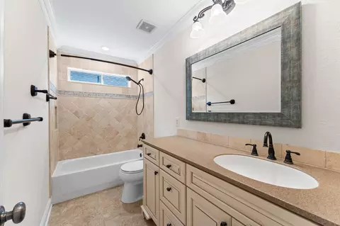 Bath - 1830 Katlyn Ln, Spring, TX 77386 photo 4 of 4