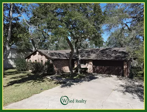 708 Catamaran Cir, Blessing, TX 77419