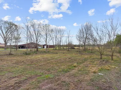 17 County Road 533, Angleton, TX 77515