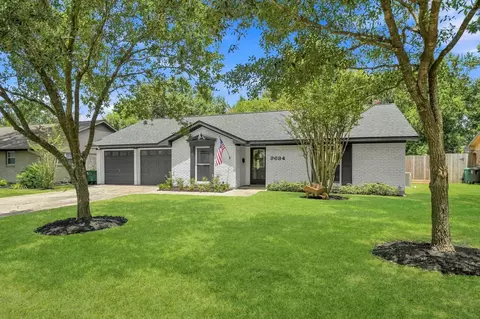 9634 Meadowglen Ln, Houston, TX 77063