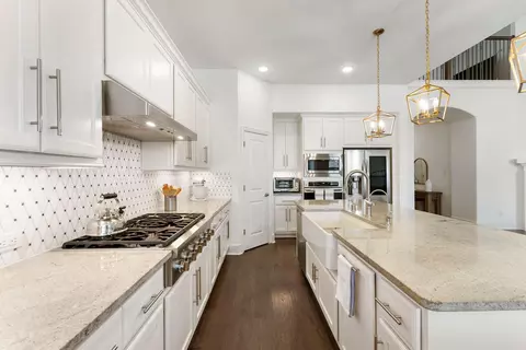 Kitchen - 1038 Bat Hawk Ct, Conroe, TX 77385 photo 3 of 4