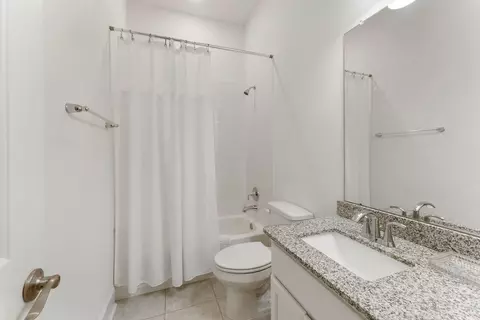 Bath - 1038 Bat Hawk Ct, Conroe, TX 77385 photo 3 of 4