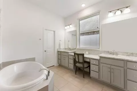 Bath - 1038 Bat Hawk Ct, Conroe, TX 77385 photo 1 of 4