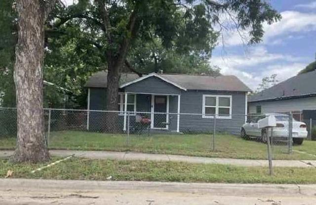 2909 Fitzhugh Ave, Fort Worth, TX 76105