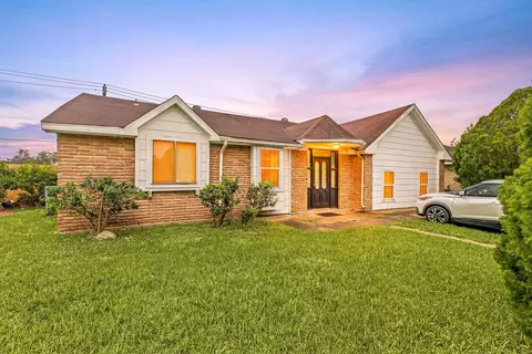 10719 Carvel Ln, Houston, TX 77072
