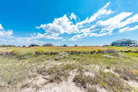 195 E Turtle Bay Cove Dr, Palacios, TX 77465