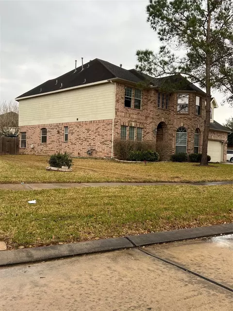 1202 Blue Leaf Dr, Richmond, TX 77469