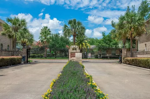 7511 S Linpar Ct, Houston, TX 77040