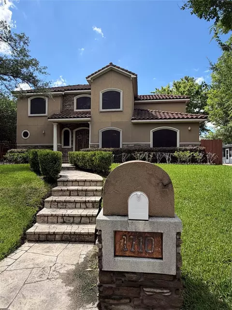 1710 Castlerock Dr, Houston, TX 77090