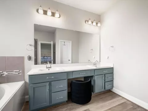 Bath - 7123 Poppyseed Trl, Spring, TX 77379 photo 3 of 5
