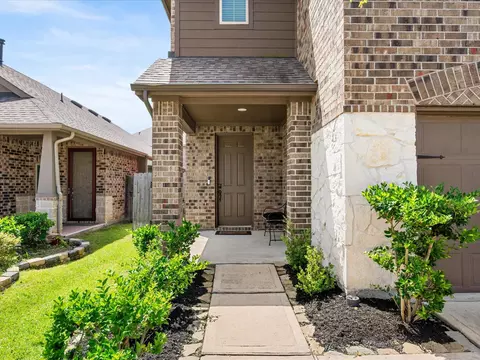Exterior - 7123 Poppyseed Trl, Spring, TX 77379 photo 4 of 7