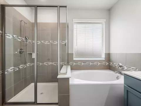 Bath - 7123 Poppyseed Trl, Spring, TX 77379 photo 4 of 5