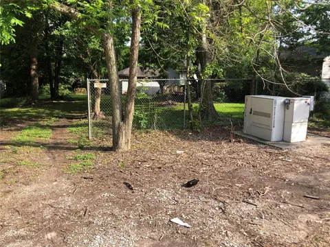 991 Reverend B J Lewis Dr, Houston, TX 77088