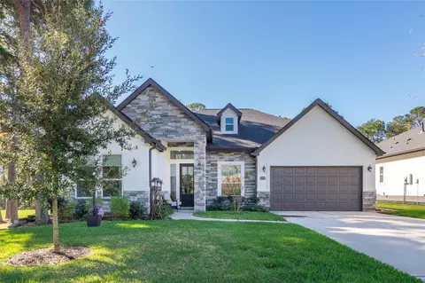 70 Highland Point Dr, Montgomery, TX 77356