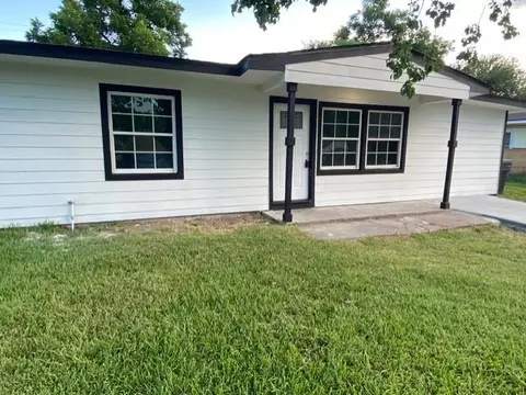 5258 Burma Rd, Houston, TX 77033