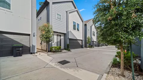 850 Elkhart St #D/E, Houston, TX 77091