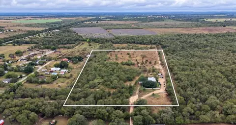 115 NW 5th St NW, Waelder, TX 78959