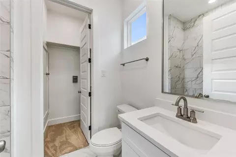 806 Fisher St #E, Houston, TX 77018