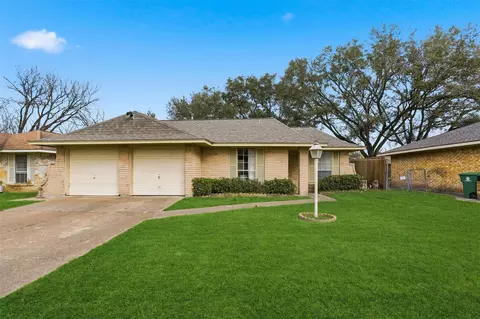 7222 Log Hollow Dr, Houston, TX 77040