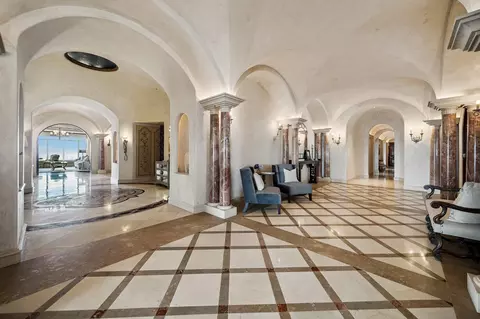 2121 Kirby Dr #33, Houston, TX 77019