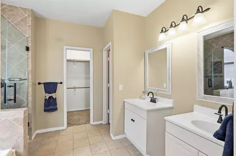 Bath - 12010 Audrey Ct, Pinehurst, TX 77362 photo 3 of 5