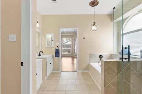 Bath - 12010 Audrey Ct, Pinehurst, TX 77362 photo 4 of 5