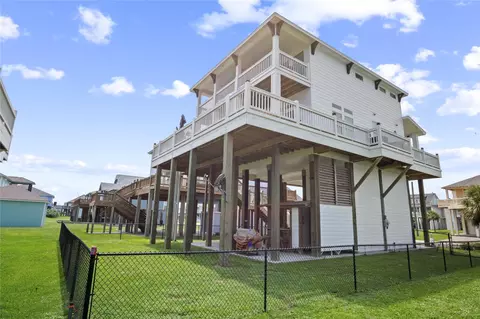 2630 Breaker Dr, Crystal Beach, TX 77650