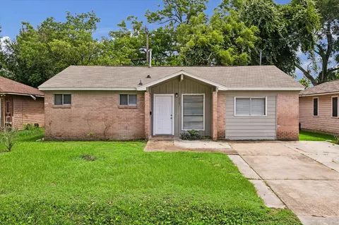 3121 Proswimmer St, Houston, TX 77088