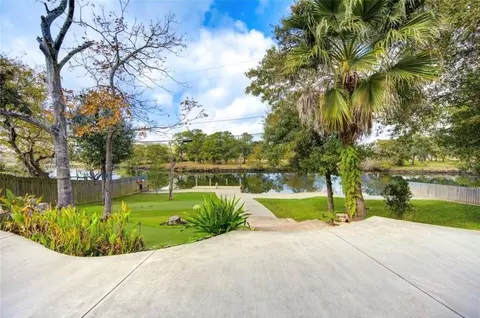 303 Old Bayou Dr, Dickinson, TX 77539