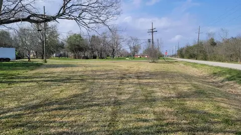 624 W 5th St, Port Arthur, TX 77640