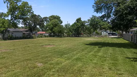 7821 Melrose St, Houston, TX 77022