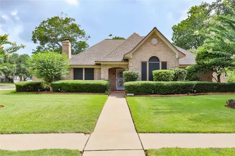 124 Zinnia St, Lake Jackson, TX 77566