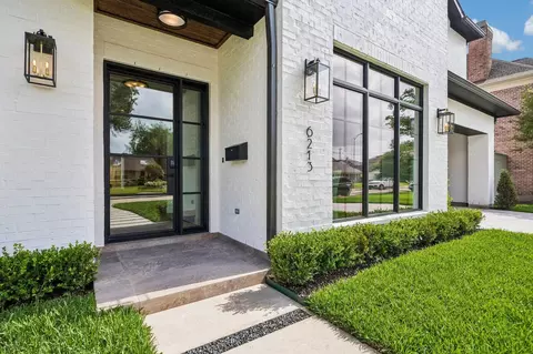 6213 Overbrook Ln, Houston, TX 77057