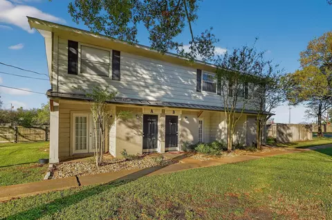1400 Summit St #B, College Station, TX 77845