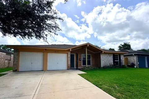 11819 S Ridgewood Cir, Houston, TX 77071