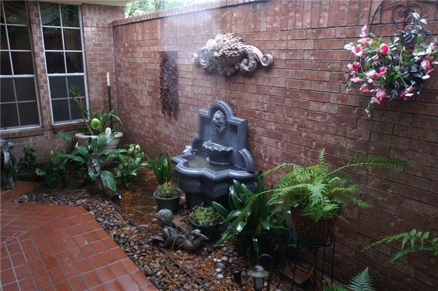 16515 Shadow Path Dr, Houston, TX 77059 photo 1