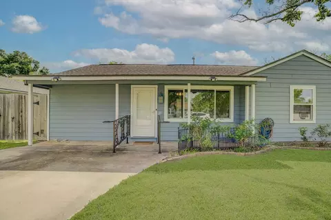 413 Farrer St, Angleton, TX 77515