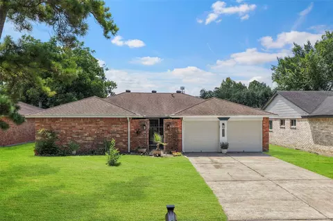 2335 Farriers Bend Dr, Friendswood, TX 77546