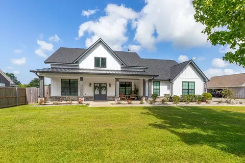 670 Dayna Ln, Sour Lake, TX 77659