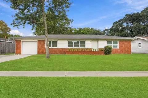 416 21st Ave N, Texas City, TX 77590