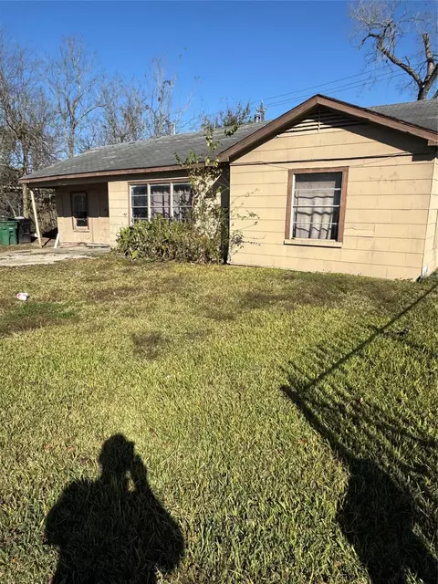 5325 Longmeadow St, Houston, TX 77033